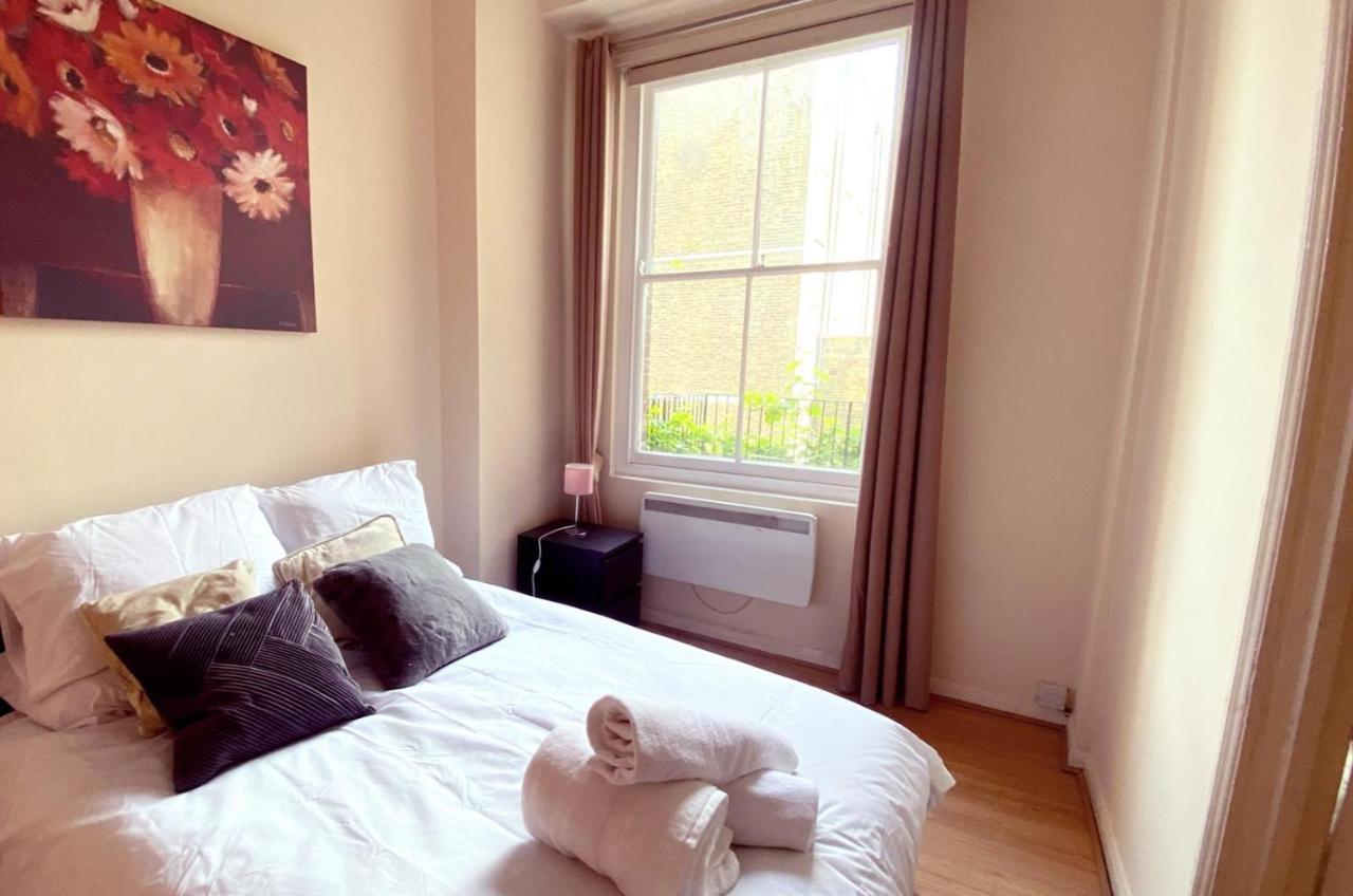Apartment Spacious 1-bedroom Flat With Private Balcony, Patio, And Traditional Decor In Prime Chelsea Location *