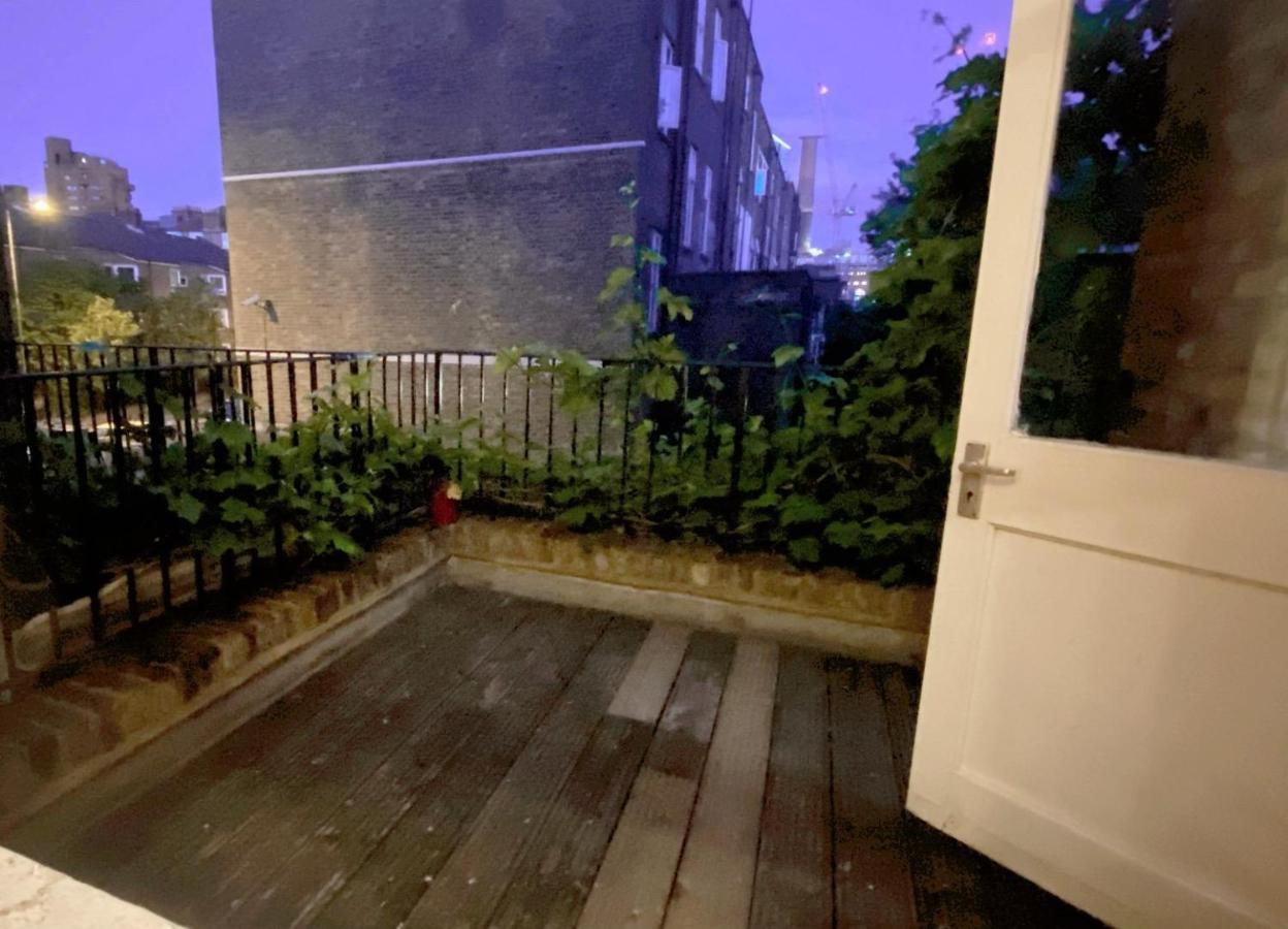 Spacious 1-bedroom Flat With Private Balcony, Patio, And Traditional Decor In Prime Chelsea Location Apartment