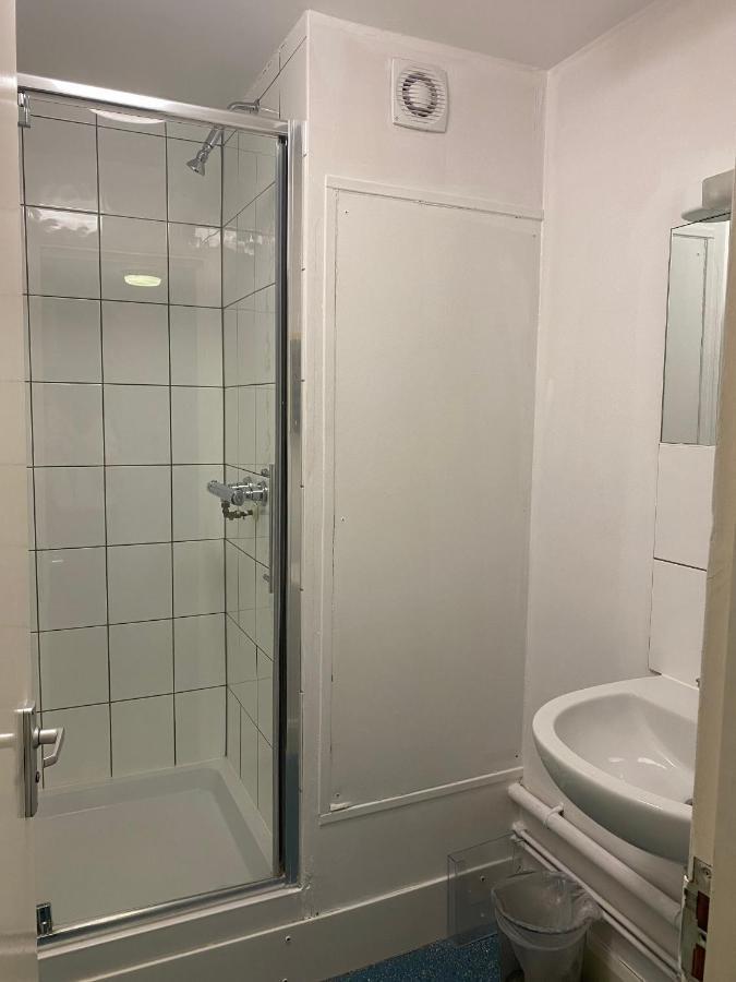 Charming For Students Only, Cricklewood Lane - Sk London