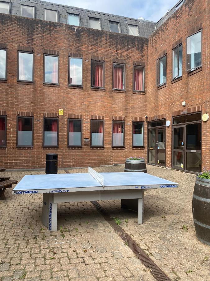 Charming For Students Only, Cricklewood Lane - Sk