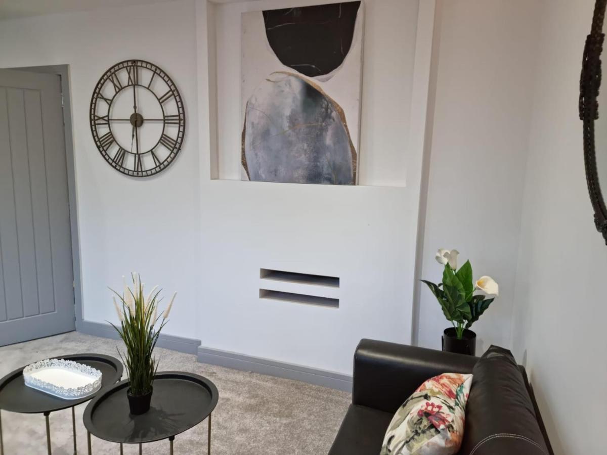 Remarkable 3-bed In Apartment
