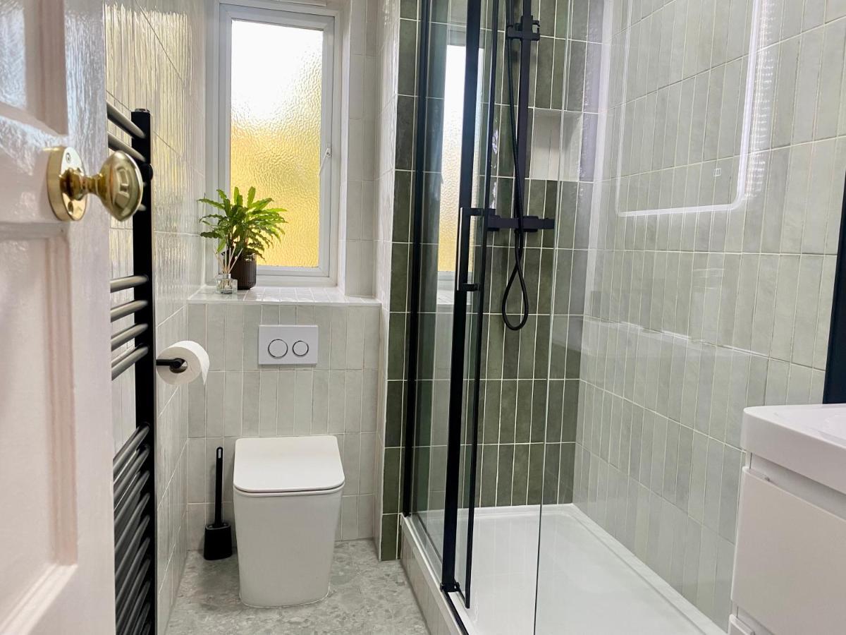Newly Refurbished 2 Bedroom In South London