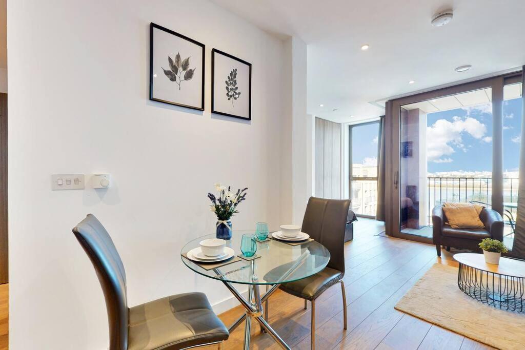 Leilighet Superb In Greenwich With Balcony & Roof London
