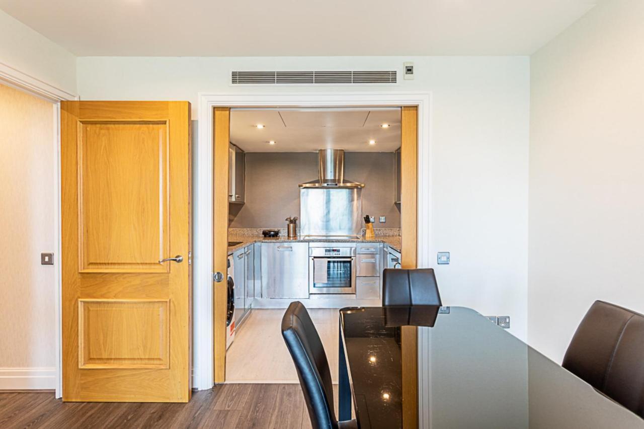 Convenient Urban Pad In Paddington Apartment