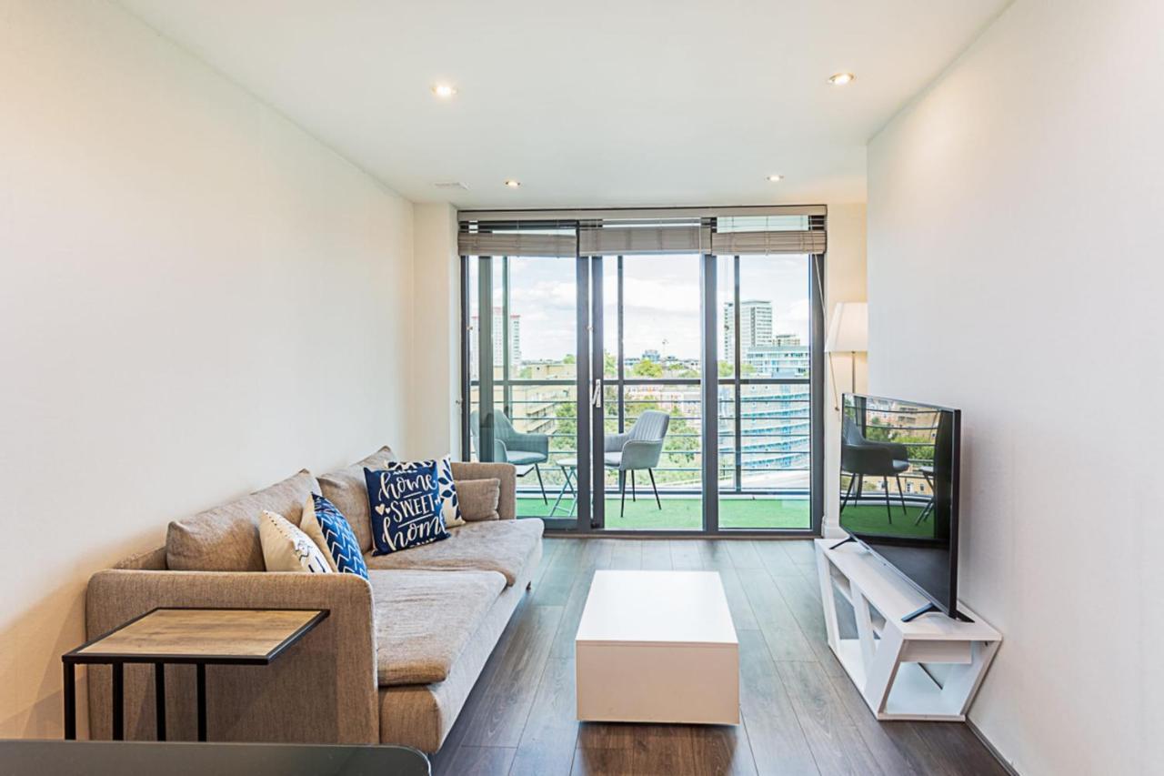 Convenient Urban Pad In Paddington Apartment London