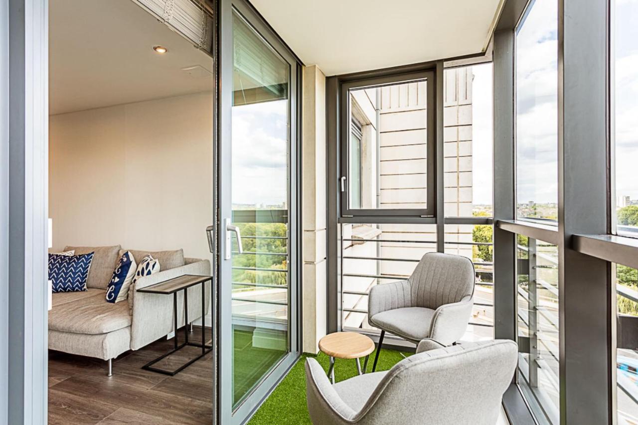 Convenient Urban Pad In Paddington Apartment