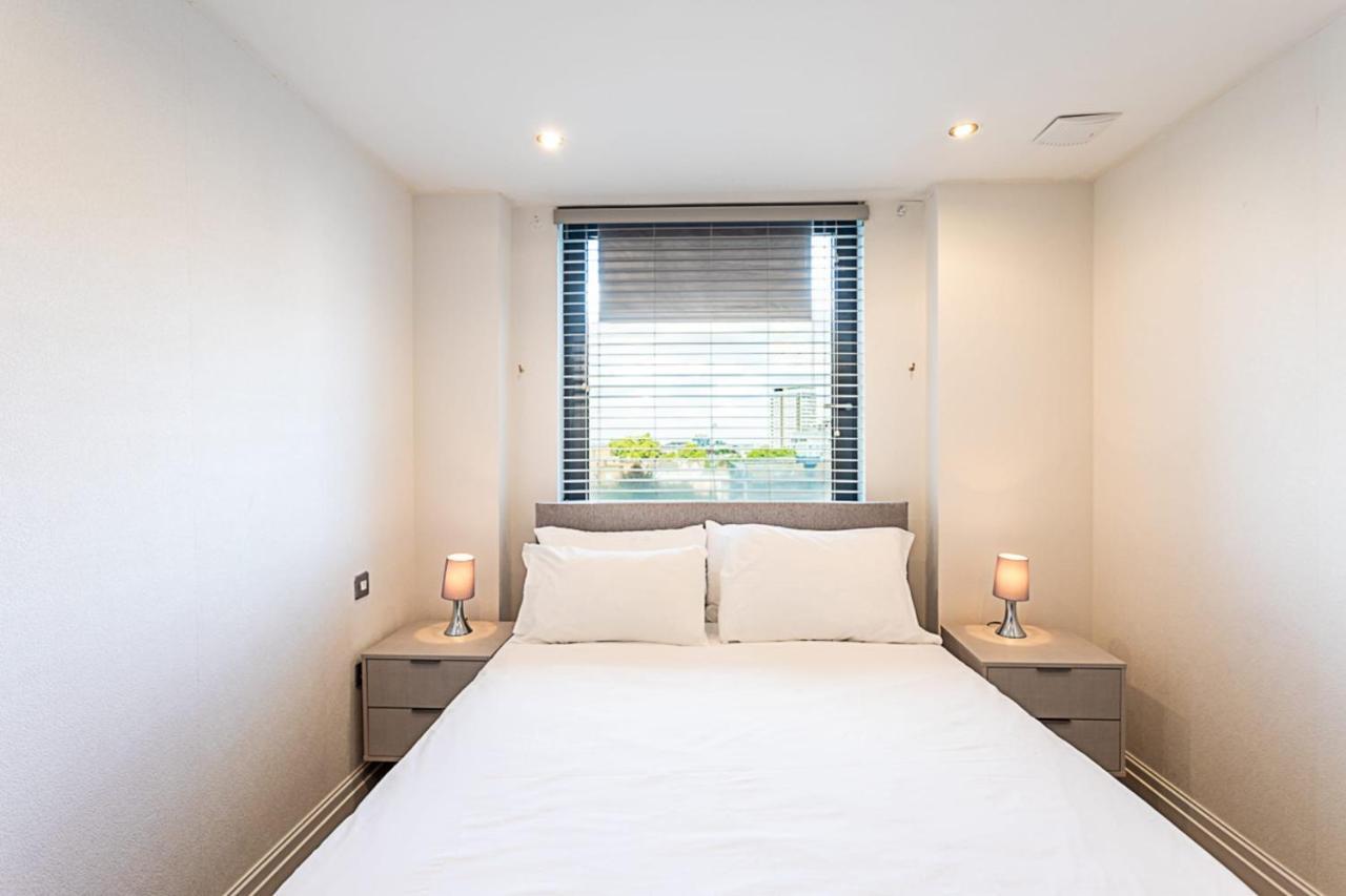 Convenient Urban Pad In Paddington London