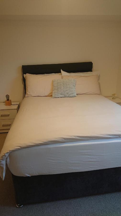 Bright, Interior, Close To The City, 2 Bedroom Lägenhet *