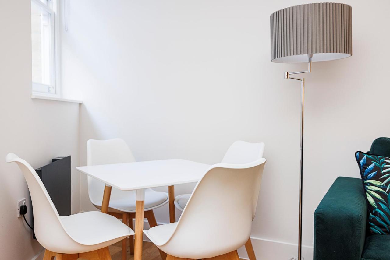 Lejlighed Luxury Spacious 2 Bed Apartment, - Sk London