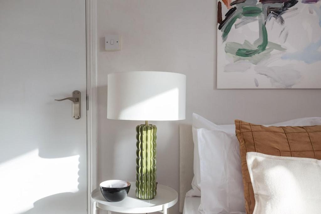 Holiday home Newly Renovated Large 4/5 Bedroom Victorian Terrace House With Garden.