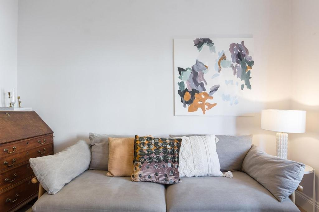 Newly Renovated Large 4/5 Bedroom Victorian Terrace House With Garden. * London