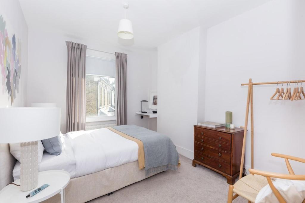 Holiday home Newly Renovated Large 4/5 Bedroom Victorian Terrace House With Garden.