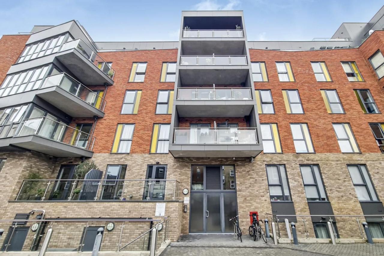 Luxury 2 Bed 2 Bath With Balcony New Build *south London* Leilighet