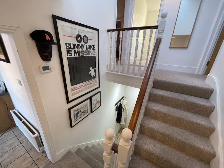 Spacious Two Bedroom Flat In Prestigious Highgate. *