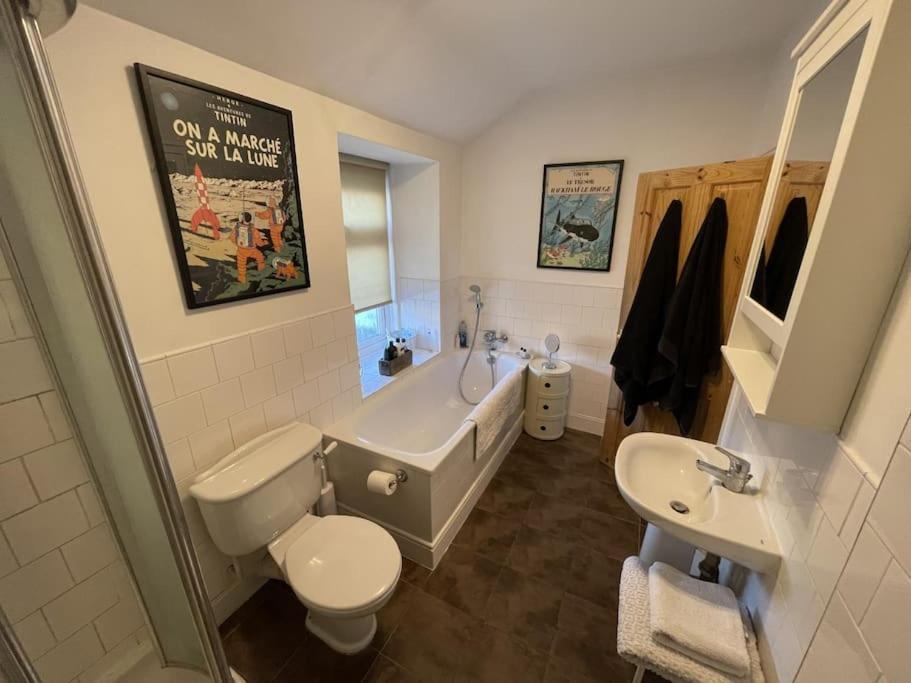 Spacious Two Bedroom Flat In Prestigious Highgate. Appartement Londen