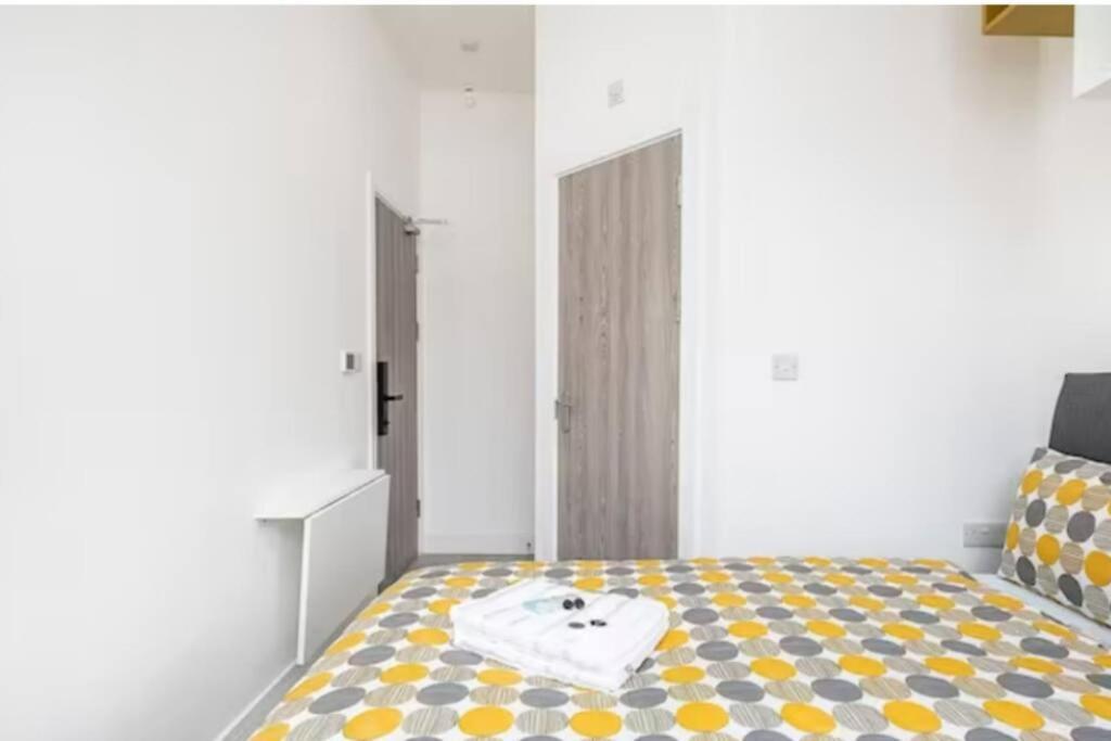 Appartement Boutique Modern For Two Near Tube And Bus Stations Londen