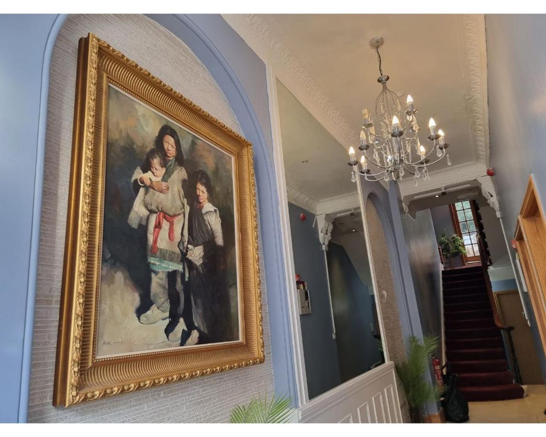 Apartment 80 Inverness Terrace London