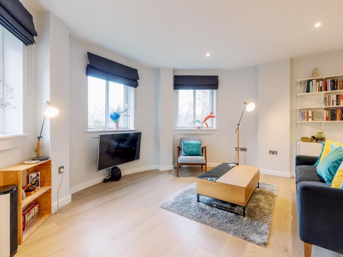 Apartment Pass The Keys Stylish - Prime Location