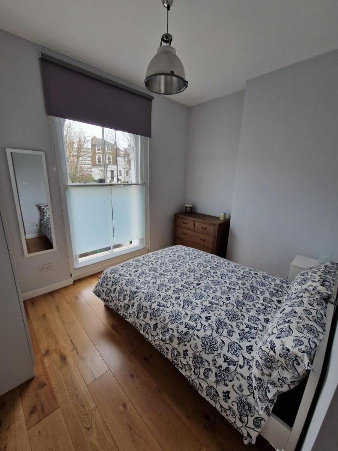 Garden 20 Min Walk From Camden Town & Kings Cross St Pancras Rum i privatbostad *