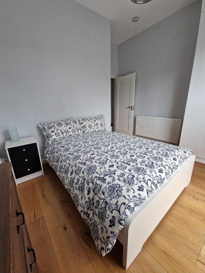Rum i privatbostad Garden 20 Min Walk From Camden Town & Kings Cross St Pancras