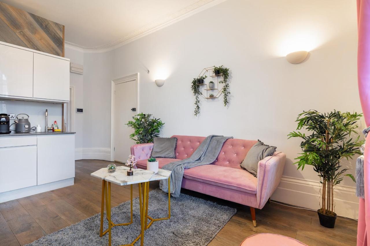 Cosy Flat In * London