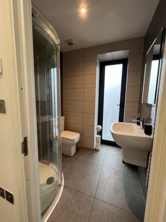3bed Flat 3wc And Great Location Near Excel City Airport O2 And Canning Town Station Feriehus London