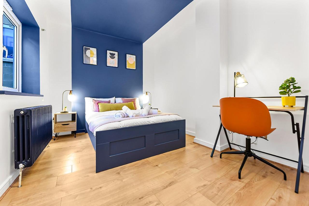 Spacious Contemporary 2 Bed Flat, *