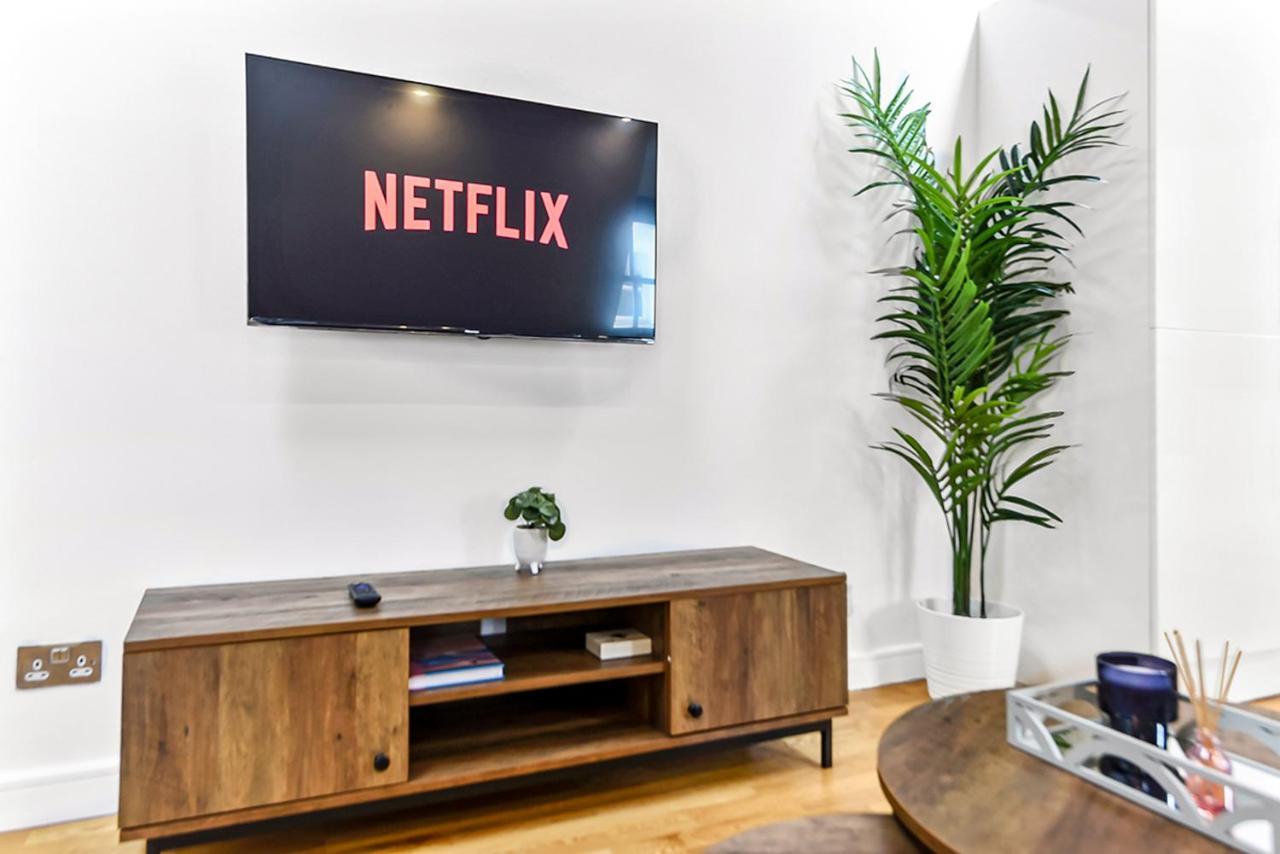 Spacious Contemporary 2 Bed Flat, * London