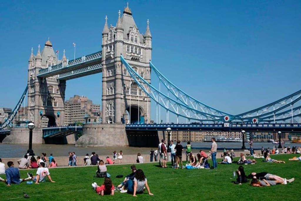 Tower Bridge! Immaculate One Bed Lägenhet *