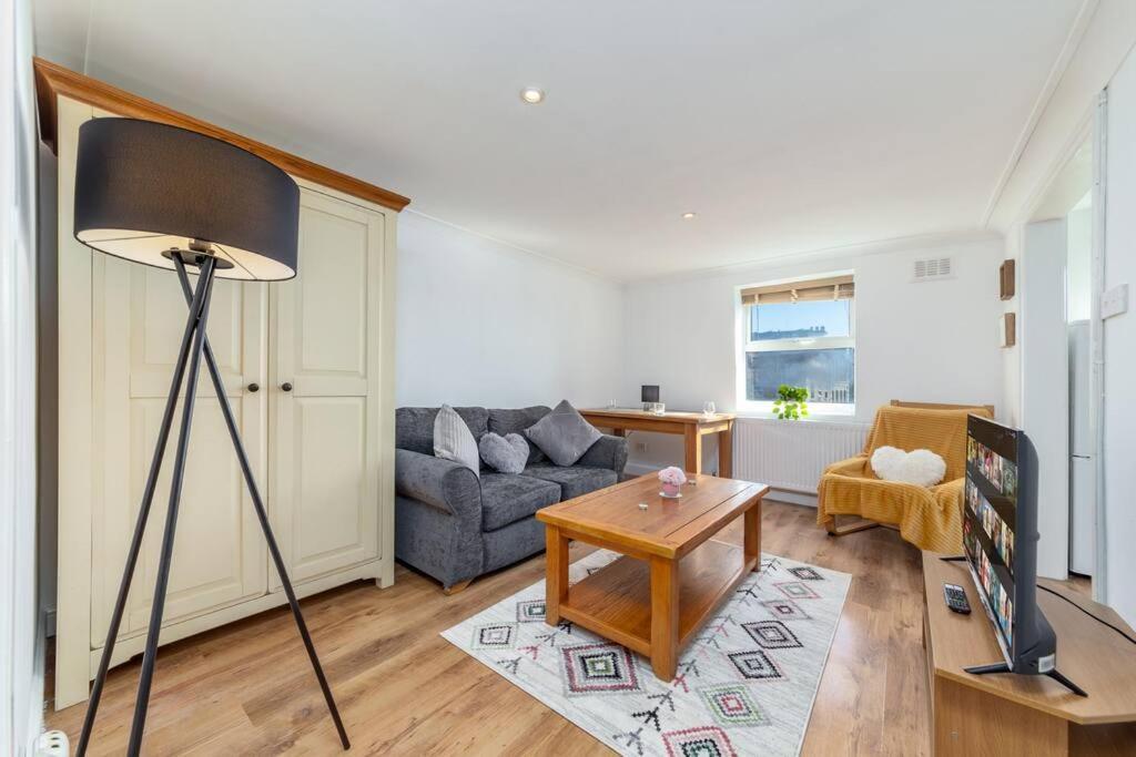 Lovely One Bedroom Flat On Edgware Road #03 * Londen