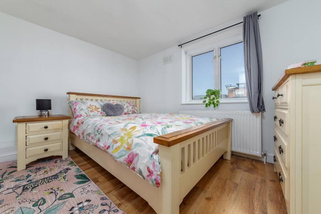 Lovely One Bedroom Flat On Edgware Road #03 *