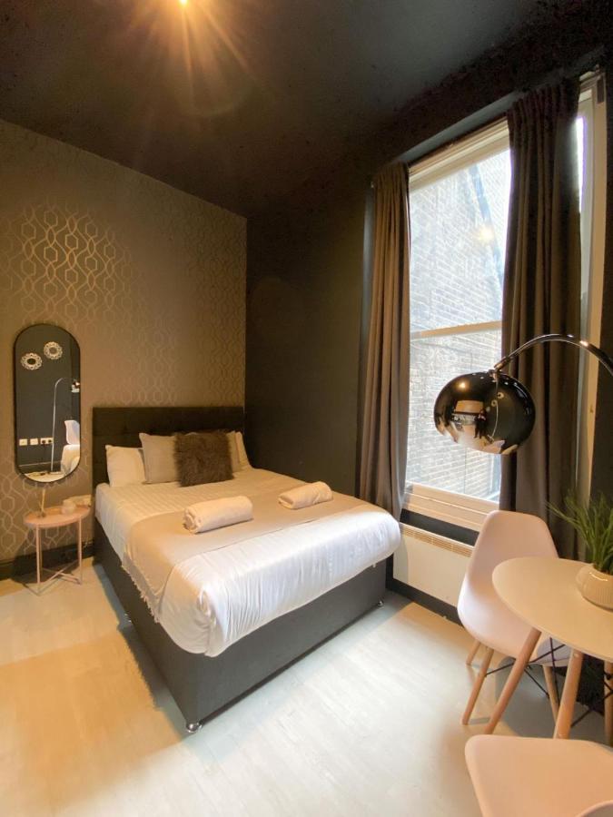 Holland Road Apartment *