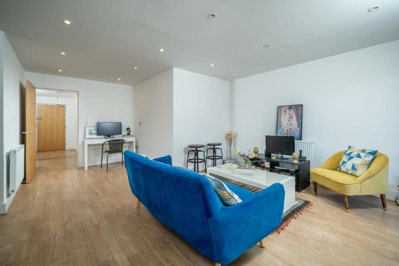 Trustay Wandsworth * London
