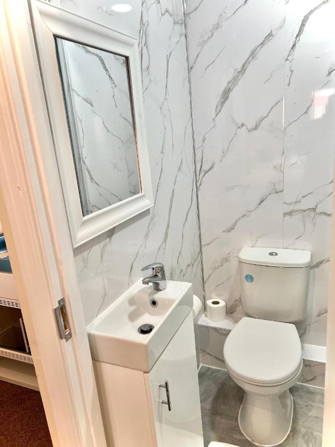 Aldgate Apartment *