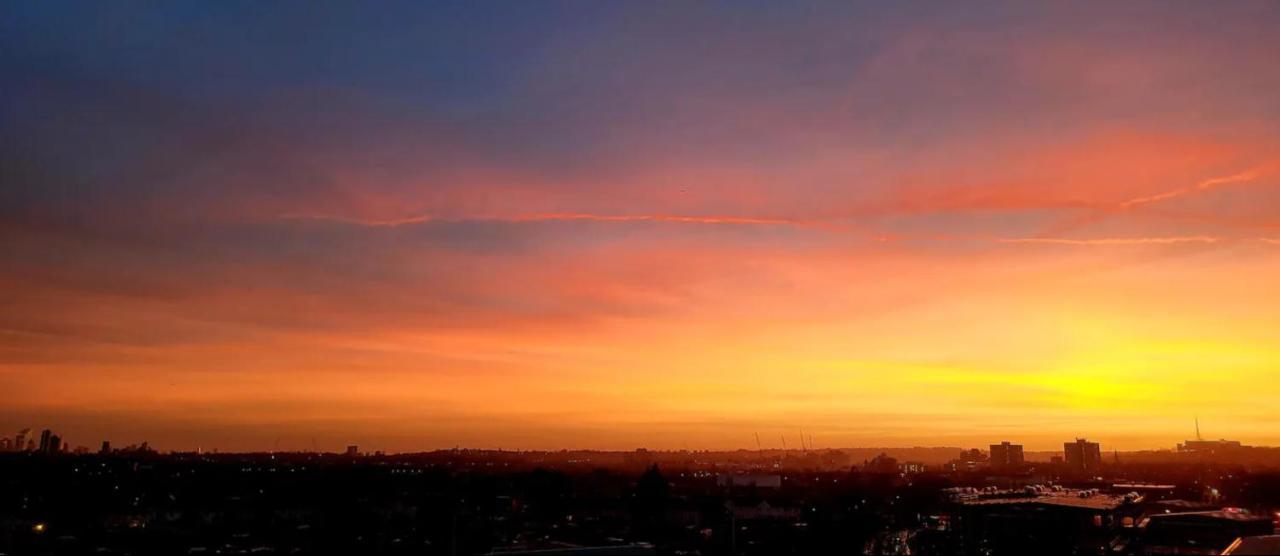 Sunny Luxury Skyline Flat Near Alexandra Palace, Tottenham Stadium & Drumsheds Lejlighed *