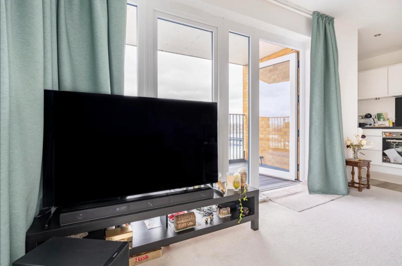 Sunny Luxury Skyline Flat Near Alexandra Palace, Tottenham Stadium & Drumsheds Lejlighed *
