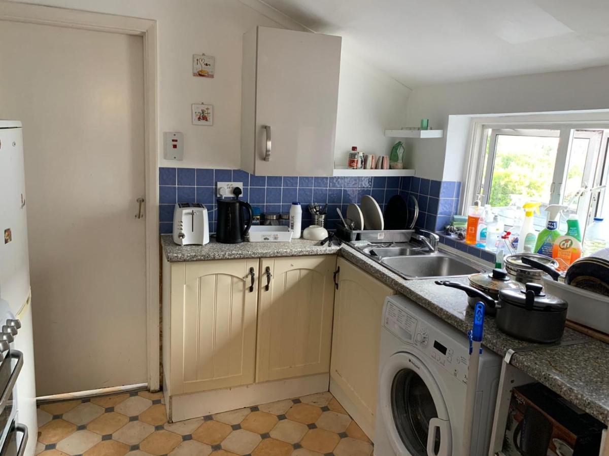 Double Bedroom Near The St Street Rail Station Gjestgiverier *