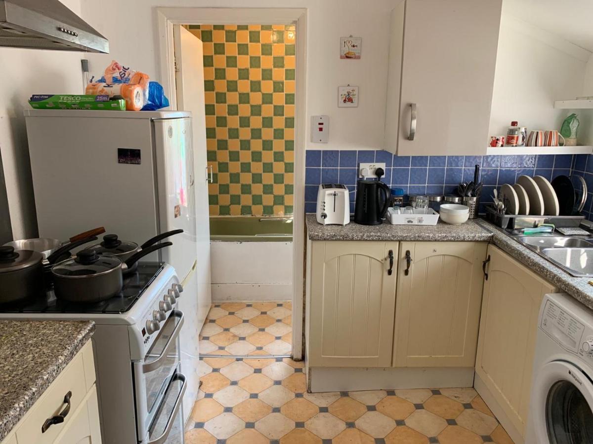 Gjestgiverier Double Bedroom Near The St Street Rail Station London
