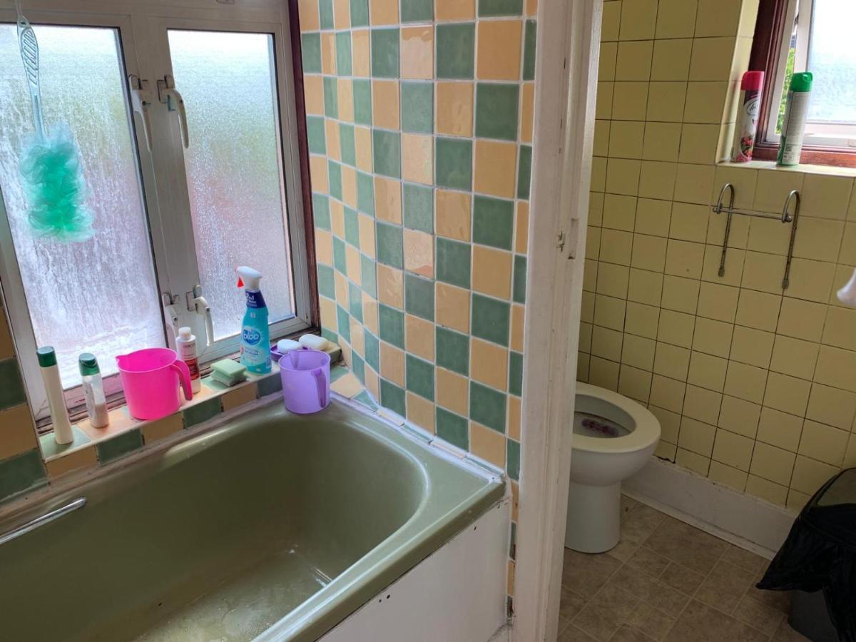 Double Bedroom Near The St Street Rail Station London