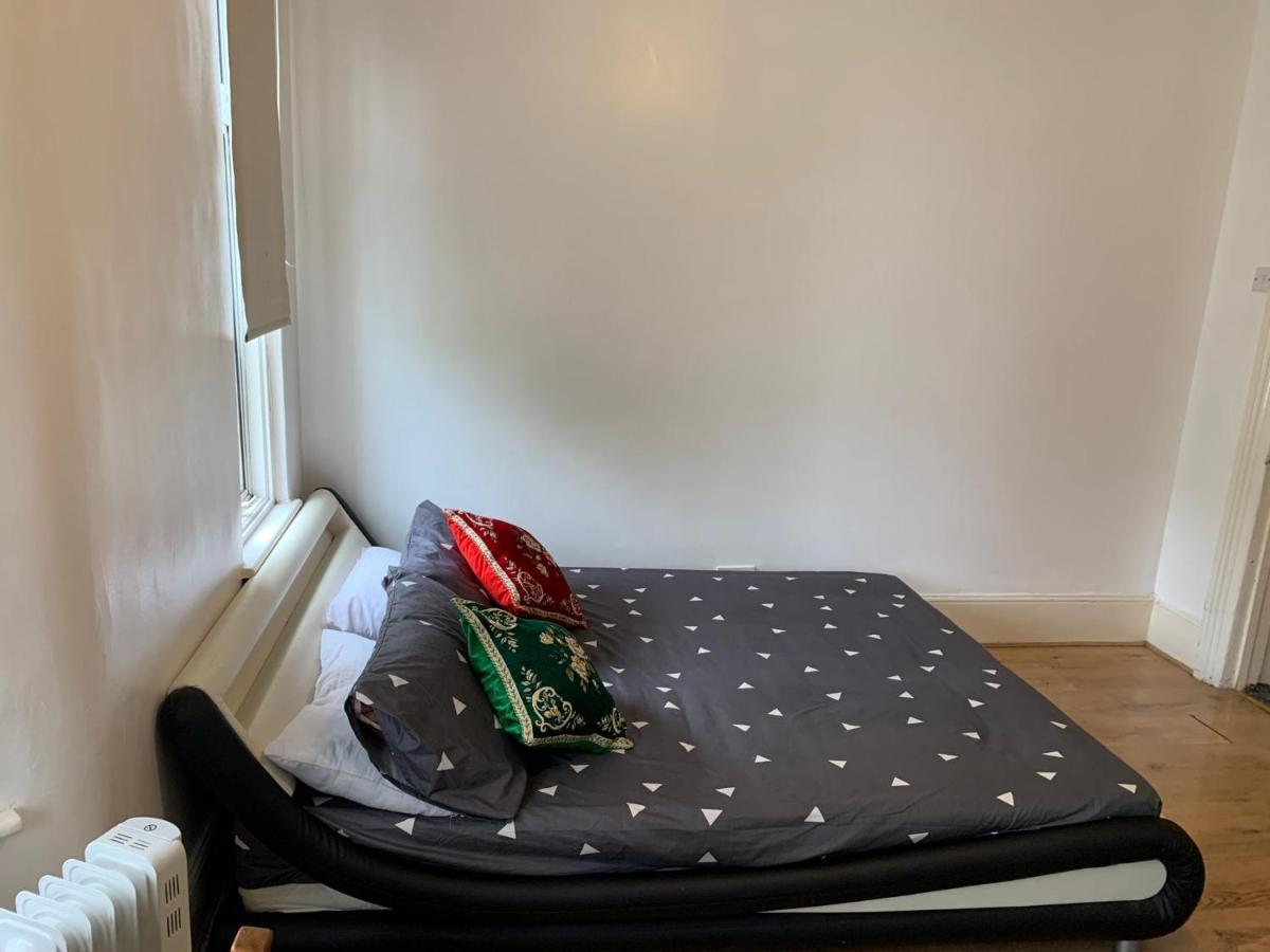 Gjestgiverier Double Bedroom Near The St Street Rail Station London