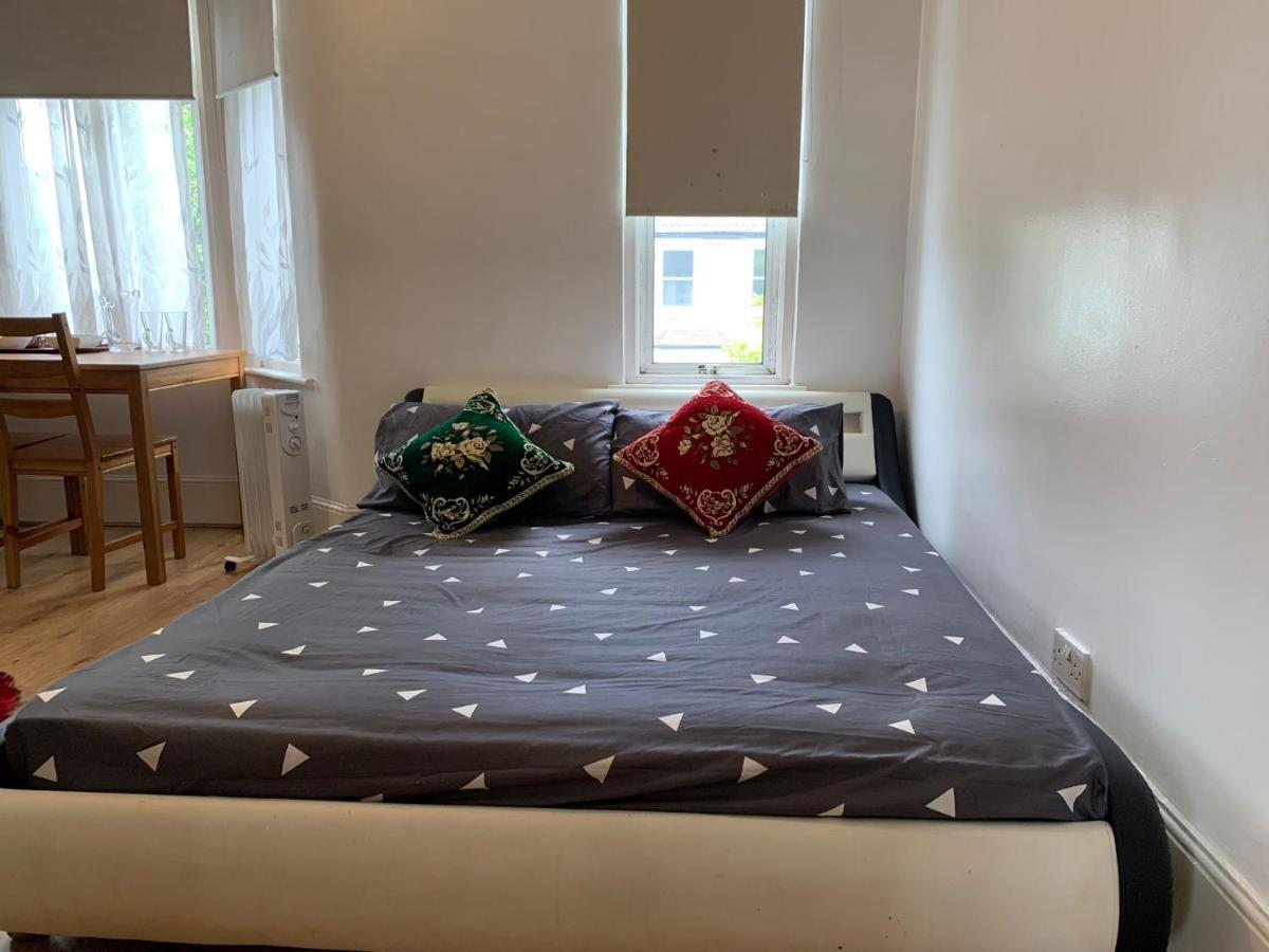 Double Bedroom Near The St Street Rail Station Gjestgiverier