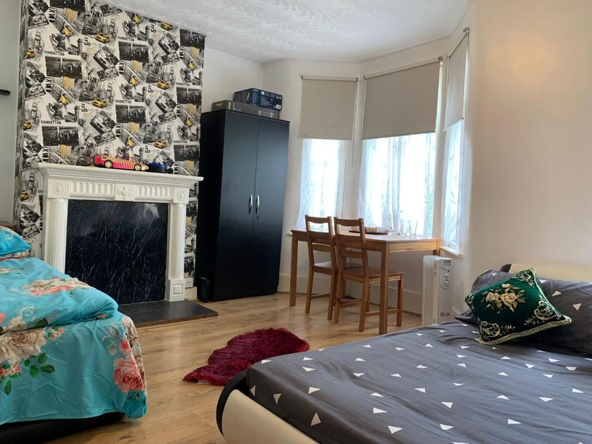 Double Bedroom Near The St Street Rail Station Gjestgiverier *