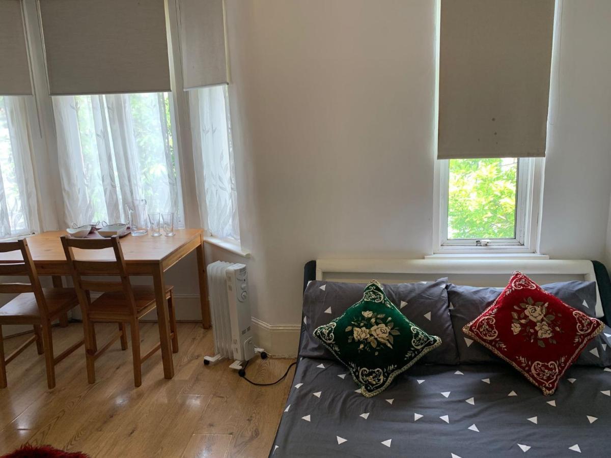 Double Bedroom Near The St Street Rail Station Gjestgiverier *