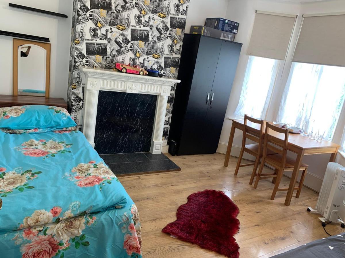 Gjestgiverier Double Bedroom Near The St Street Rail Station