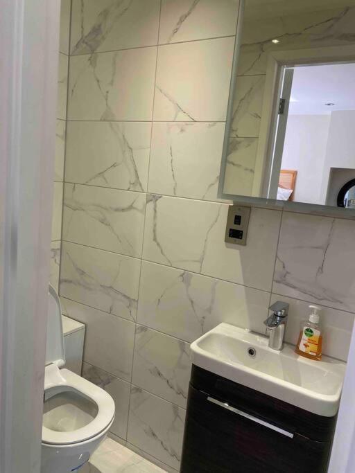 Leilighet Airy, 3 Bedrooms, Ensuite , Flat *