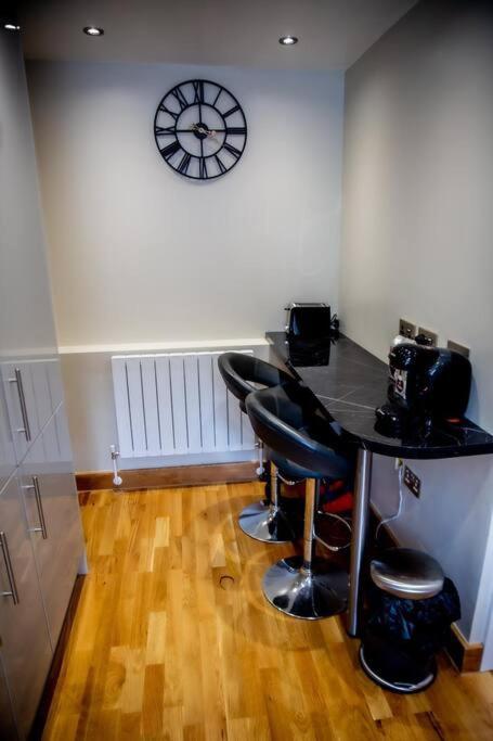 Airy, 3 Bedrooms, Ensuite , Flat Leilighet London