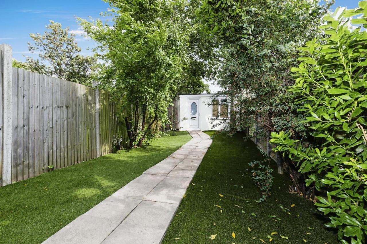 Your Chic 3br Comfort And Style In Feriehus *