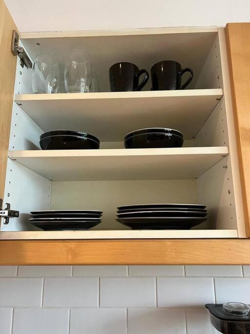 Appartamento Double Or Twin In A Sharing House Zone 2 Londra
