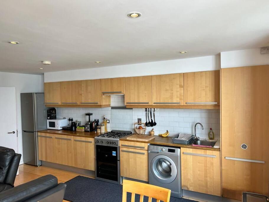 Double Or Twin In A Sharing House Zone 2 Appartamento Londra