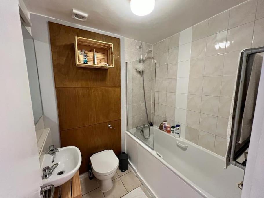 Double Or Twin In A Sharing House Zone 2 Londra
